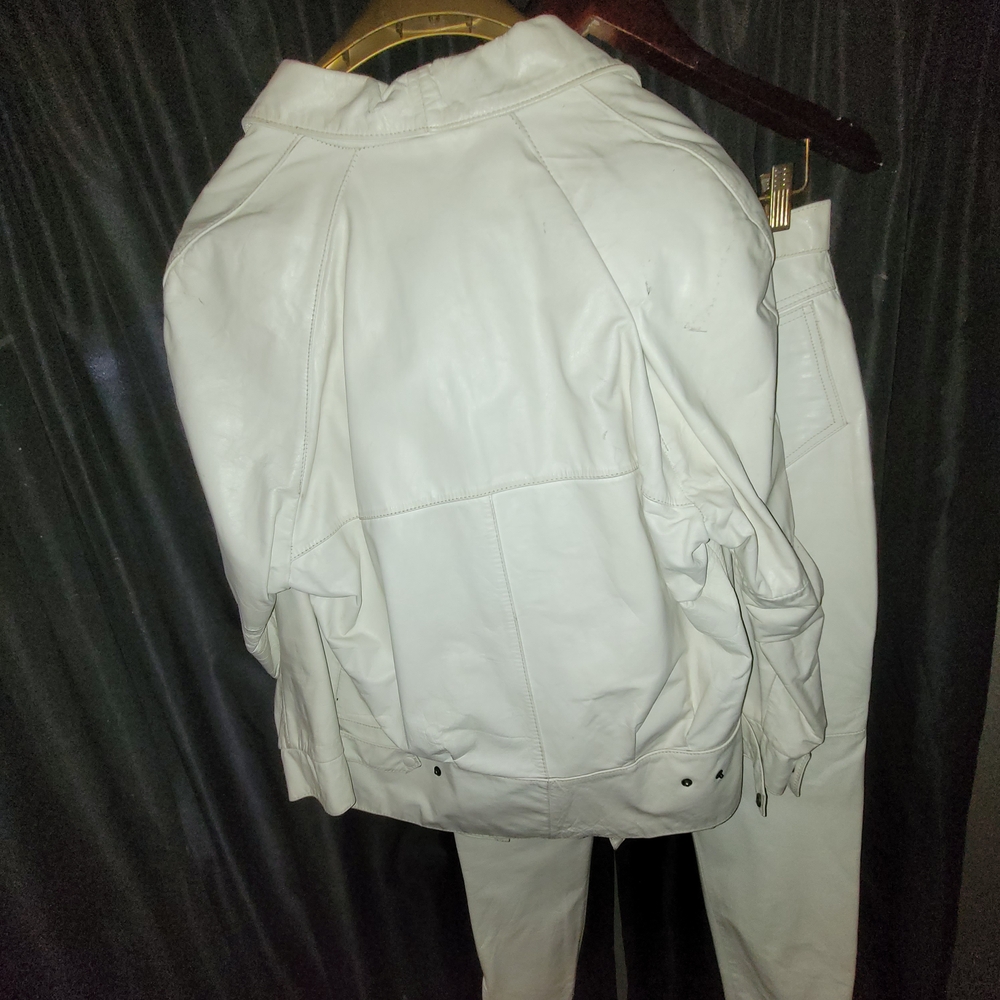 White Visione Blazer and Pants Set - Picture 2 of 10